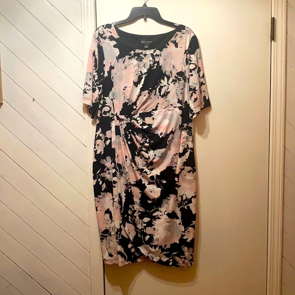 Gently worn - dress looks like it’s wrapped in the front A-Line